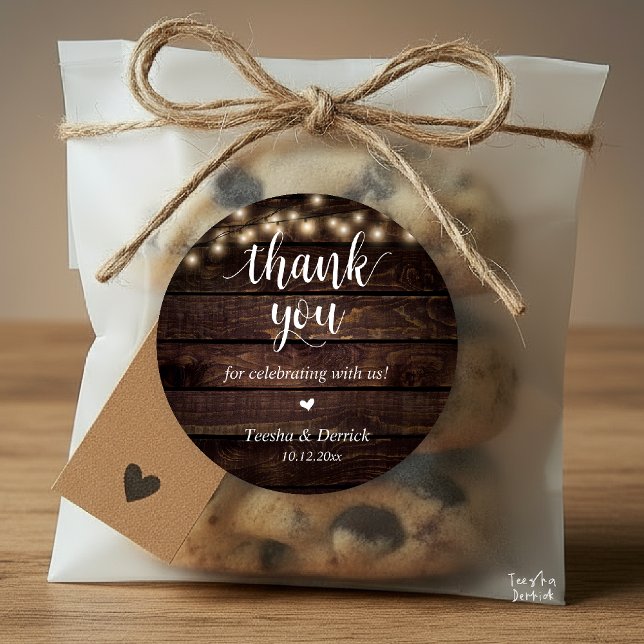 Pegatina Redonda Boda Rústico Moderno Cena Gracias Regalos (Modern Rustic Wedding Dinner Thank You Gifts Classic Round Sticker cute heart Wood String Lights)