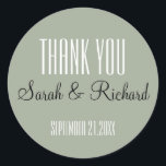 Pegatina Redonda Boda Rústico Sage Green Gracias<br><div class="desc">Bodas simples y elegantes gracias pegatinas en verde. Personaliza con nombres de novias y novios y fecha de boda. Todo el texto es personalizable. Puede cambiar el tipo de letra, el tamaño y el color del texto utilizando la opción de edición. Póngase en contacto con el cliente para obtener ayuda...</div>