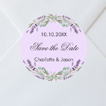 Pegatina Redonda Boda violeta Lavender Salven la Fecha<br><div class="desc">Un fondo violeta decorado con flores de lavanda y vegetación eucaliptica. Personalice y agregue sus nombres y fecha de boda.</div>