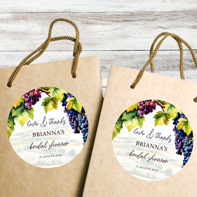 Pegatina Redonda Bodega de viñedos ducha de novia estampada (Vineyard winery summer bridal shower thank you favor printed sticker grapes wine bridal shower favor)