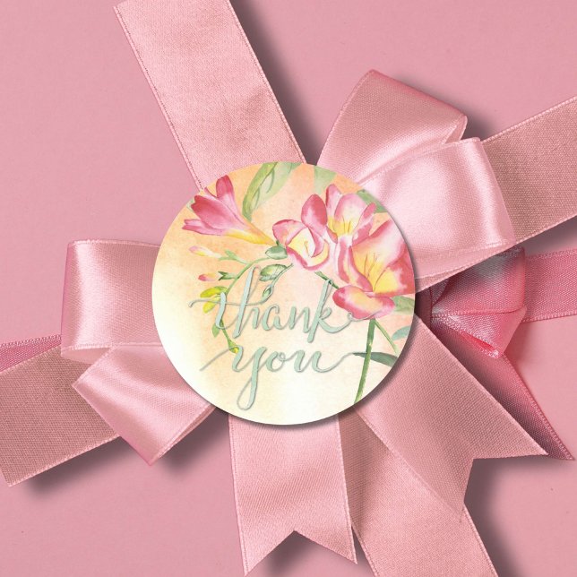 Pegatina Redonda Boho Freesia con caligrafía Gracias (Tropical boho style thank-you sticker- great addition to any occasion. Luau, showers, weddings)