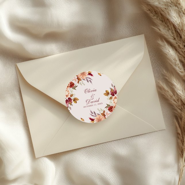 Pegatina Redonda Boho Naranja quemado moderno Terracotta Boda flora (Boho Modern Burnt Orange Terracotta Floral Wedding Classic Round Sticker on a wedding envelope)