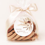 Pegatina Redonda Boho Rústica Boda Favorece Etiquetas Pegatinas<br><div class="desc">Boho Rústica Boda Terracota Favor De Los Pegatinas De Etiquetas. Las etiquetas de agradecimiento perfectas para tu boda boho,  con flores secas y pasto pampas en terracota beige neutro y tonos rojizos. Elementos coincidentes disponibles,  incluyendo invitación del boda,  tarjeta de agradecimiento,  Guardar la fecha y más.</div>