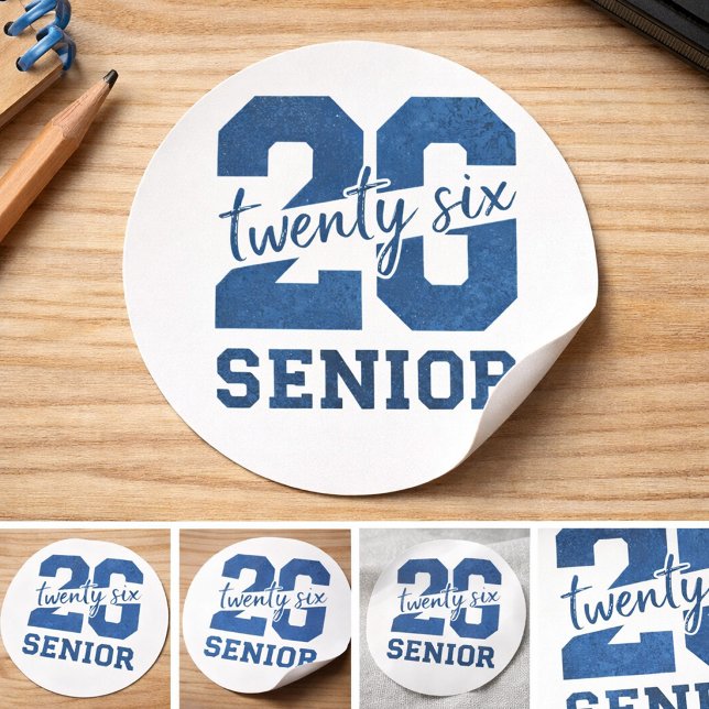 Pegatina Redonda Bold “26 Senior” Blue Typography Design (Subido por el creador)