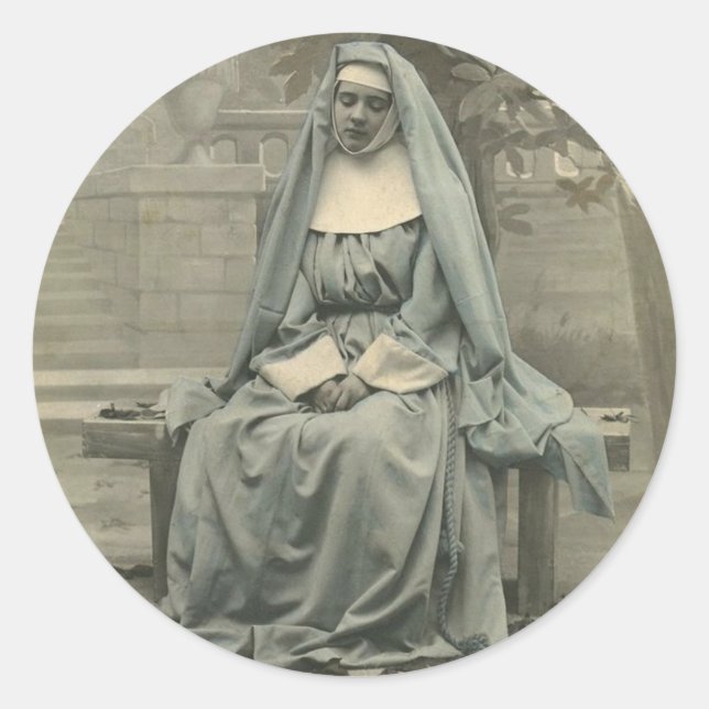 Pegatina Redonda Bonita monja (Anverso)