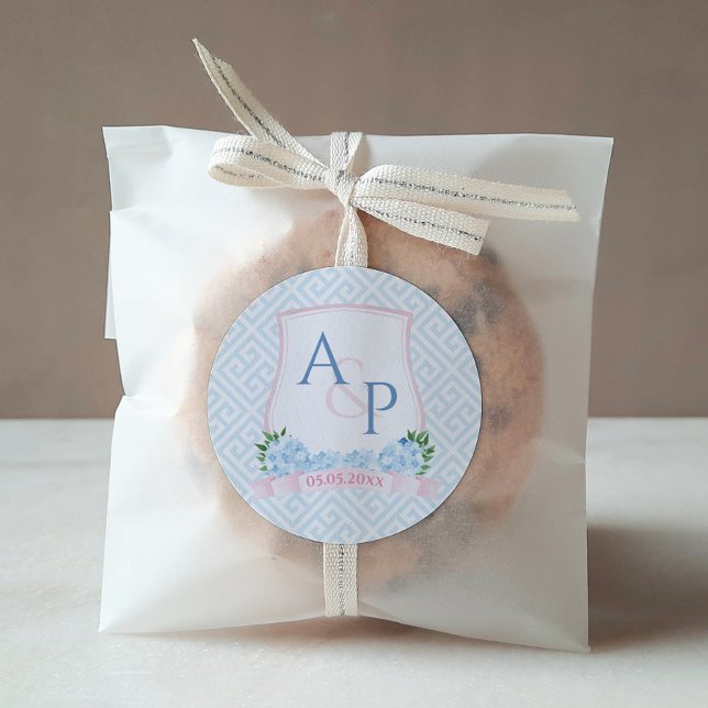 Pegatina Redonda Bonito Azul Y Rosa Monograma Favor De Boda (Pretty Pink And Blue Hydrangeas Monogram Wedding Crest Thank You Favor Sticker)