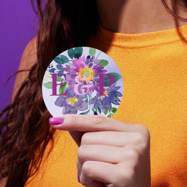 Pegatina Redonda Bonito Monograma Boda Floral Azul Púrpura (Pretty Monogram Purple Blue Floral Wedding Classic Round Sticker)