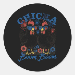 Pegatina Redonda Boom De Chicka Boom Pollo Patriótico 4 De Julio Ee