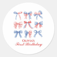 Bows rojos, blancos y azules en el cuarto aniversa