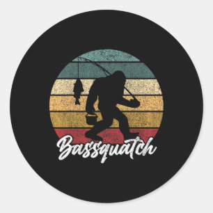Pegatina Redonda ¡Bquatch! B Fisherman Sasquatch Funny Bigfoot Fish