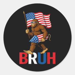 Pegatina Redonda Bruh Bigfoot Fireworks Bandera Estadounidense Patr