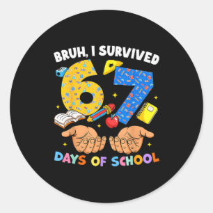 Pegatina Redonda Bruh sobreviví 67 días de colegio meme Six Seven