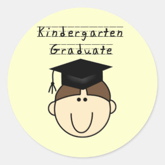 Pegatina Redonda Brunette Boy Kindergarten Graduado