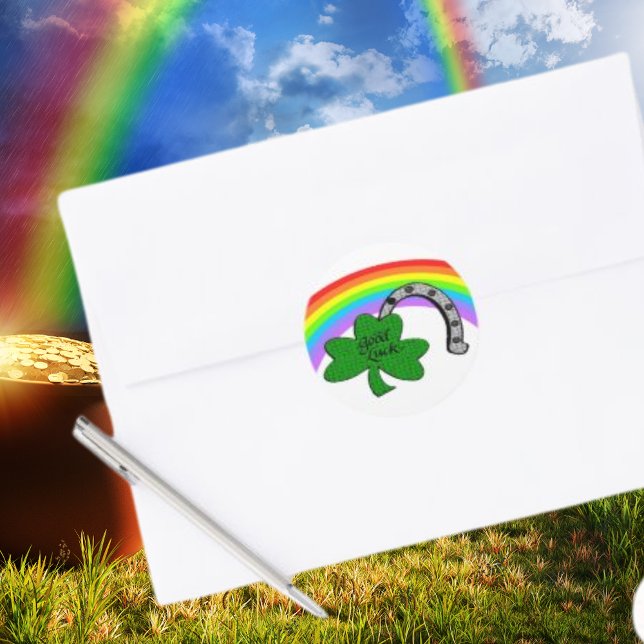 Pegatina Redonda Buena suerte Shamrock, arcoiris y herradura (Good Luck Shamrock, Rainbow and Horseshoe Classic Round Sticker)