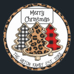 Pegatina Redonda Buffalo personalizado Plaid Gingham Christmas Tree<br><div class="desc">Personalizado con nombre y fecha establecida Deslumbrado de búfalo negro y blanco,  gingham rojo y negro,  leopardo impreso pegatinas de Árboles de Navidad para su fiesta Navidad.</div>
