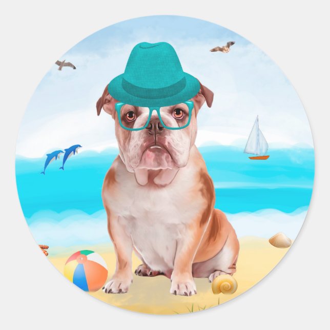 Pegatina Redonda Bulldog inglés en la playa (Anverso)