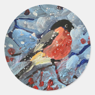 Pegatina Redonda bullfinch en una rama con bayas rojas, es snowi