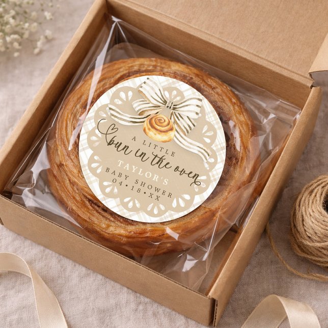 Pegatina Redonda Bun in Oven Baby Shower Favor Sticker Neutral (Bun in the Oven - Favor Sticker)