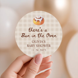Pegatina Redonda Bun in the Oven Gingham Bakery Baby Shower Favor