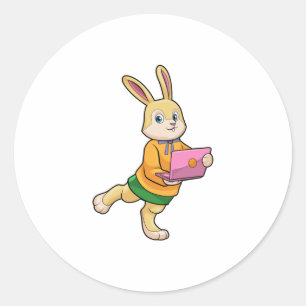 Pegatina Redonda Bunny como secretario con laptop