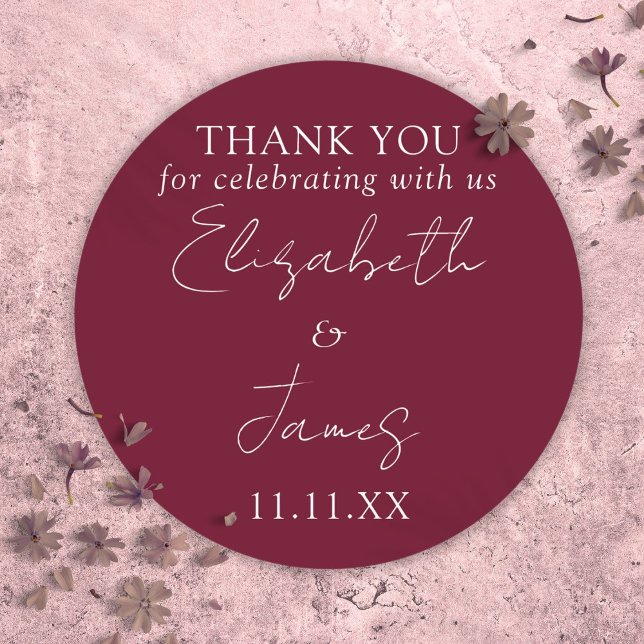 Pegatina Redonda Burgundy Rojo Elegante Escritura Agradecimiento de (Burgundy Red Elegant Script Wedding Thank You Classic Round Sticker)