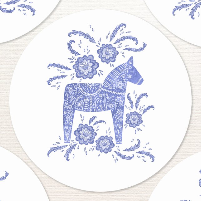 Pegatina Redonda Caballo de dala sueco azul y blanco (Swedish Dala Horse folk art blue and white sticker)