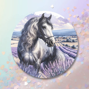Pegatina Redonda Caballo gris de bonito parado en lavanda