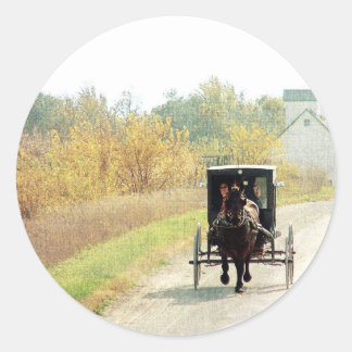 Pegatina Redonda Caballo y buggy Amish de otoño
