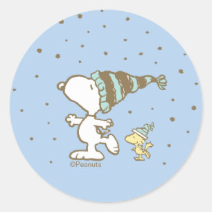 Pegatina Redonda Cacahuetes Snoopy y Woodstock patinando en invie