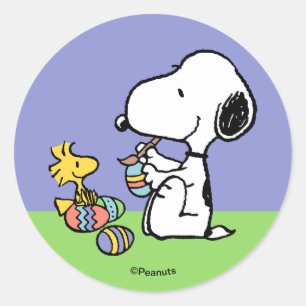 Pegatina Redonda Cacahuetes   Snoopy y Woodstock pintando huevos