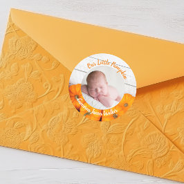 Pegatina Redonda Caída del recién nacido bebé de nuestra calabaza