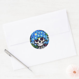 Pegatina Redonda Calavera con flores azules olvidadas-no-me