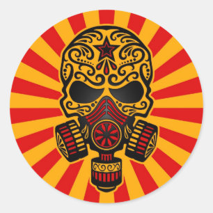 Pegatina Redonda Calavera de azúcar apocalíptica en el post rojo y
