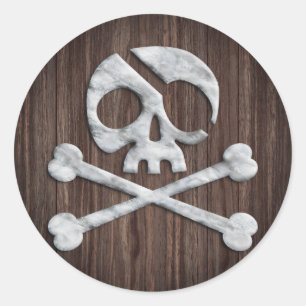 Pegatina Redonda Calavera pirata y madera rústica cruzada