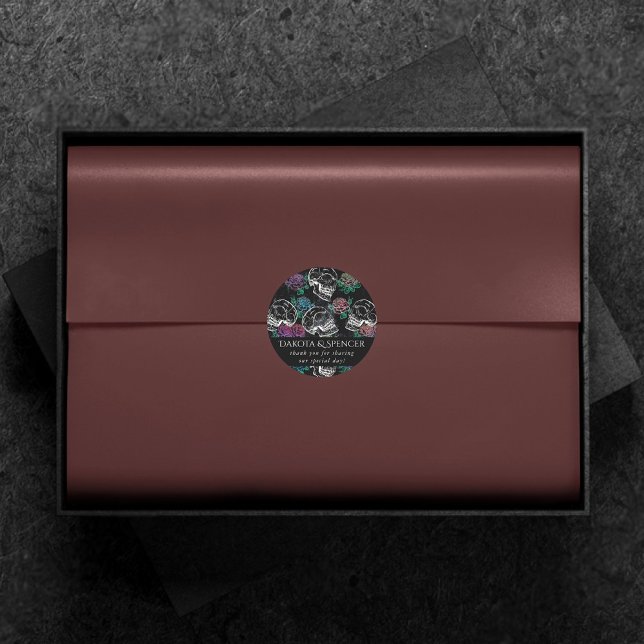 Pegatina Redonda Calaveras y Rosas Oscuras | Ombú Funky Glam Gracia (Subido por el creador)