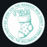 Pegatina Redonda Calcetín Navideño Antiguo Deseos Navideños Verde<br><div class="desc">Deseos de vacaciones de Navidad con el apellido de su familia en tipografía moderna y elegante en verde con una bonita media de Navidad vintage dibujada a mano. Simplemente agregue su nombre y texto y envíe amor a su familia y amigos con este toque final perfecto para sus regalos y...</div>