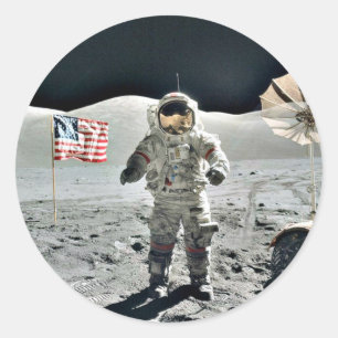 Pegatina Redonda Caminata lunar con bandera estadounidense