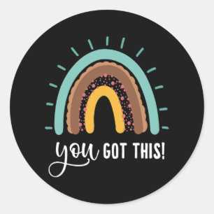 Pegatina Redonda Camisa De Maestra De Día Que Conseguiste Este Día 