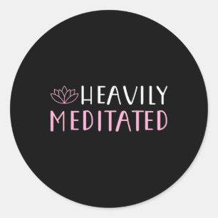 Pegatina Redonda Camiseta de Amantes de Yoga Profundamente Meditado