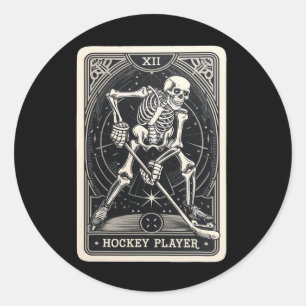 Pegatina Redonda Camiseta de carta de tarot de esqueleto de hockey 