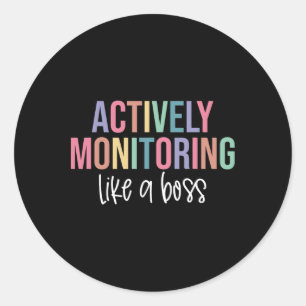 Pegatina Redonda Camiseta de monitoreo activo como un jefe Estado d