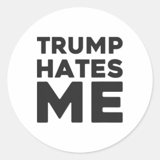 Pegatina Redonda Camiseta de Trump - Trump me odia