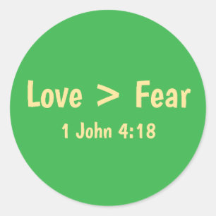 Pegatina Redonda Camiseta Love is Greater than Fear