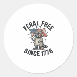 Pegatina Redonda Camiseta Patriótica de Mapache Feral Pero Libre De