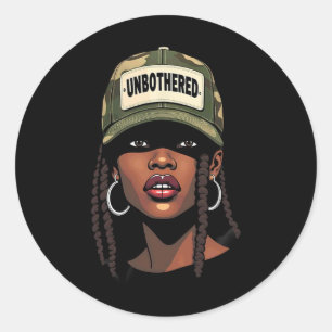 Pegatina Redonda Camo Juneteenth Impasible Chica Negra Con Trenzas