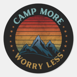 Pegatina Redonda CAMP MÁS PREOCUPACIÓN MENOS Camiseta