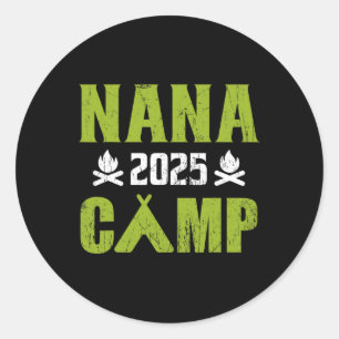 Pegatina Redonda Campamento de Nana 2025 Vacaciones Familiares Trip