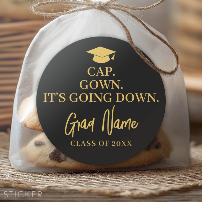 Pegatina Redonda Cap Gown está cayendo - Grad Name - Black Gold (Custom Graduation Sticker - Favor Stickers or Envelope Label)