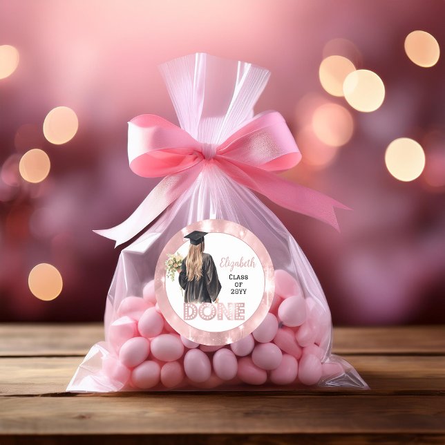 Pegatina Redonda Cap y Gown | Pink Florals HECHO (Girl Graduate in Cap and Gown with Floral Bouquet and Faux Pink Sparkles "DONE" Graduation Stickers)