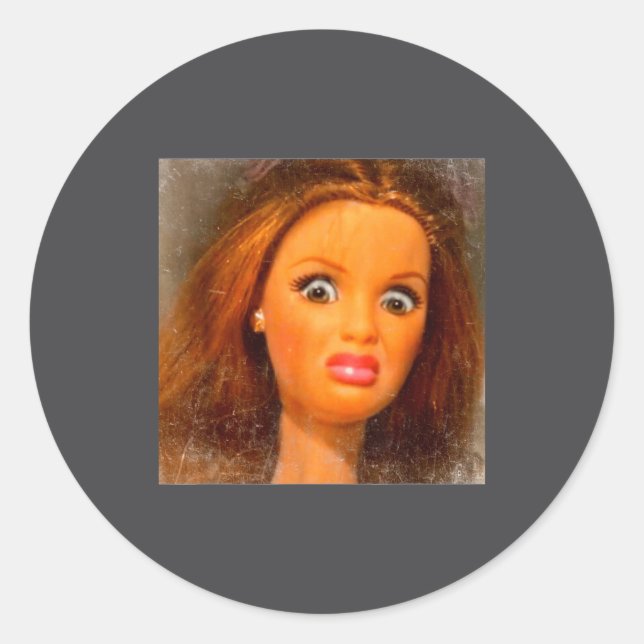 Pegatina Redonda Cara de muñeca meme divertida asquerosa (Anverso)